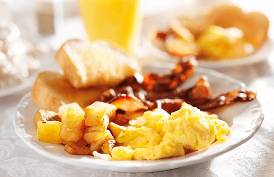 COMPLIMENTARY HOT BREAKFAST 